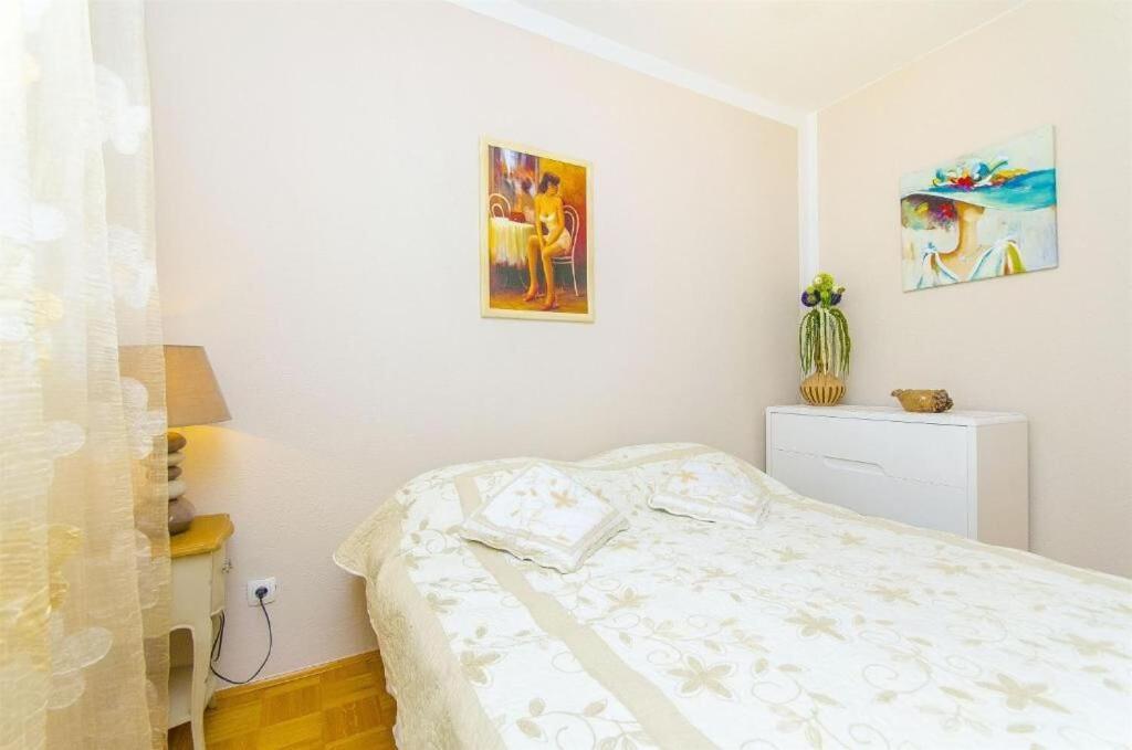 Apartments Nives Trogir Eksteriør bilde