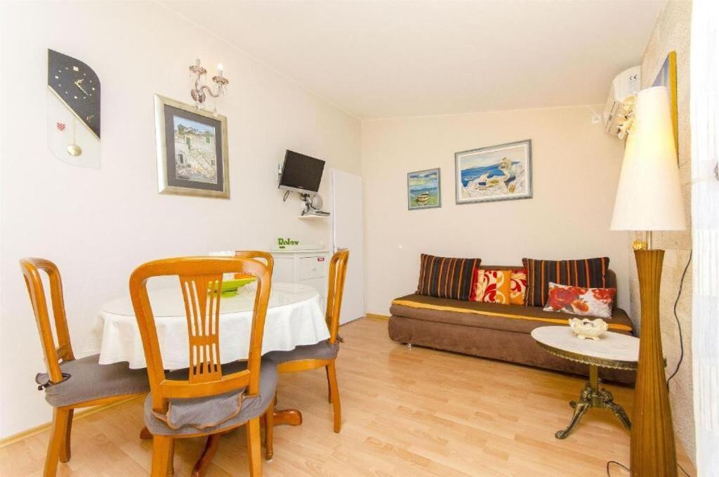 Apartments Nives Trogir Eksteriør bilde