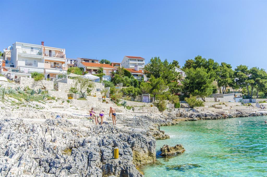 Apartments Nives Trogir Eksteriør bilde