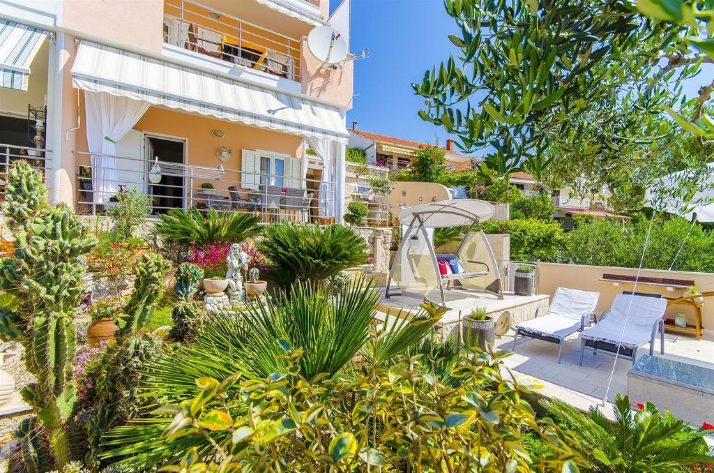Apartments Nives Trogir Eksteriør bilde
