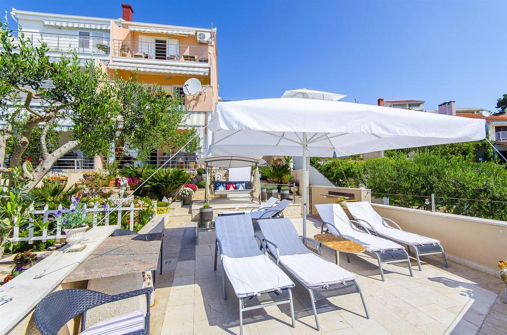 Apartments Nives Trogir Eksteriør bilde