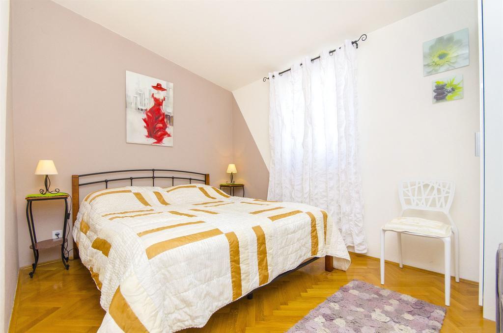 Apartments Nives Trogir Eksteriør bilde