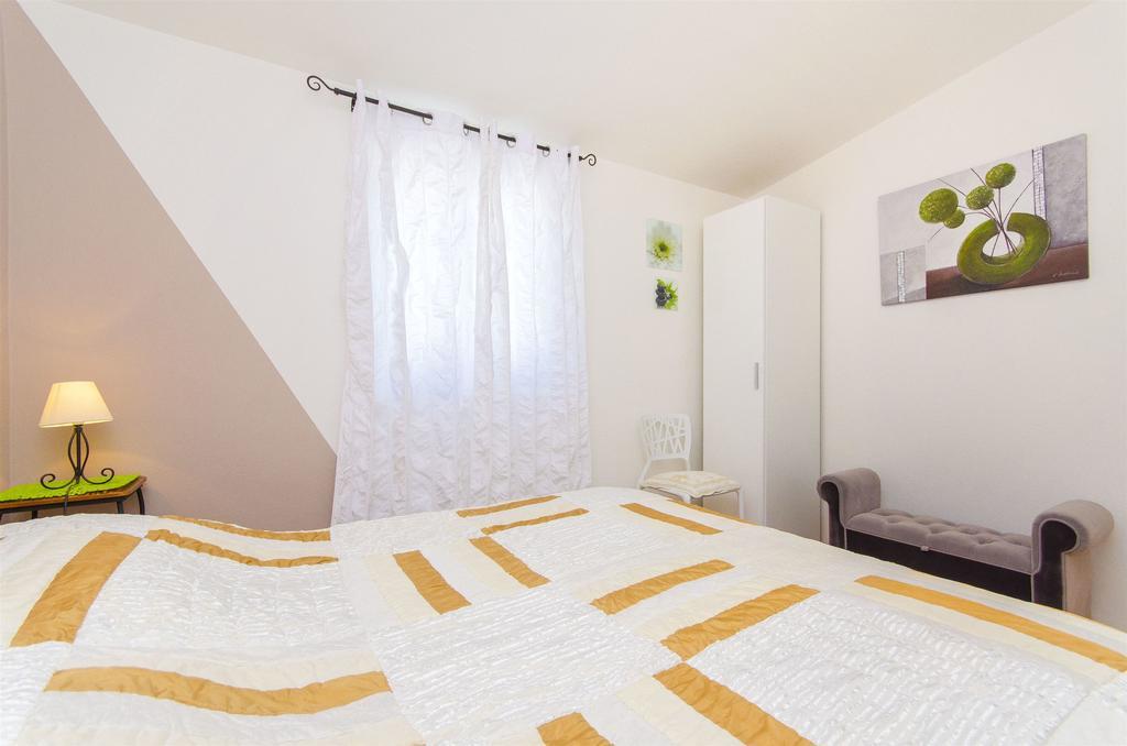 Apartments Nives Trogir Eksteriør bilde