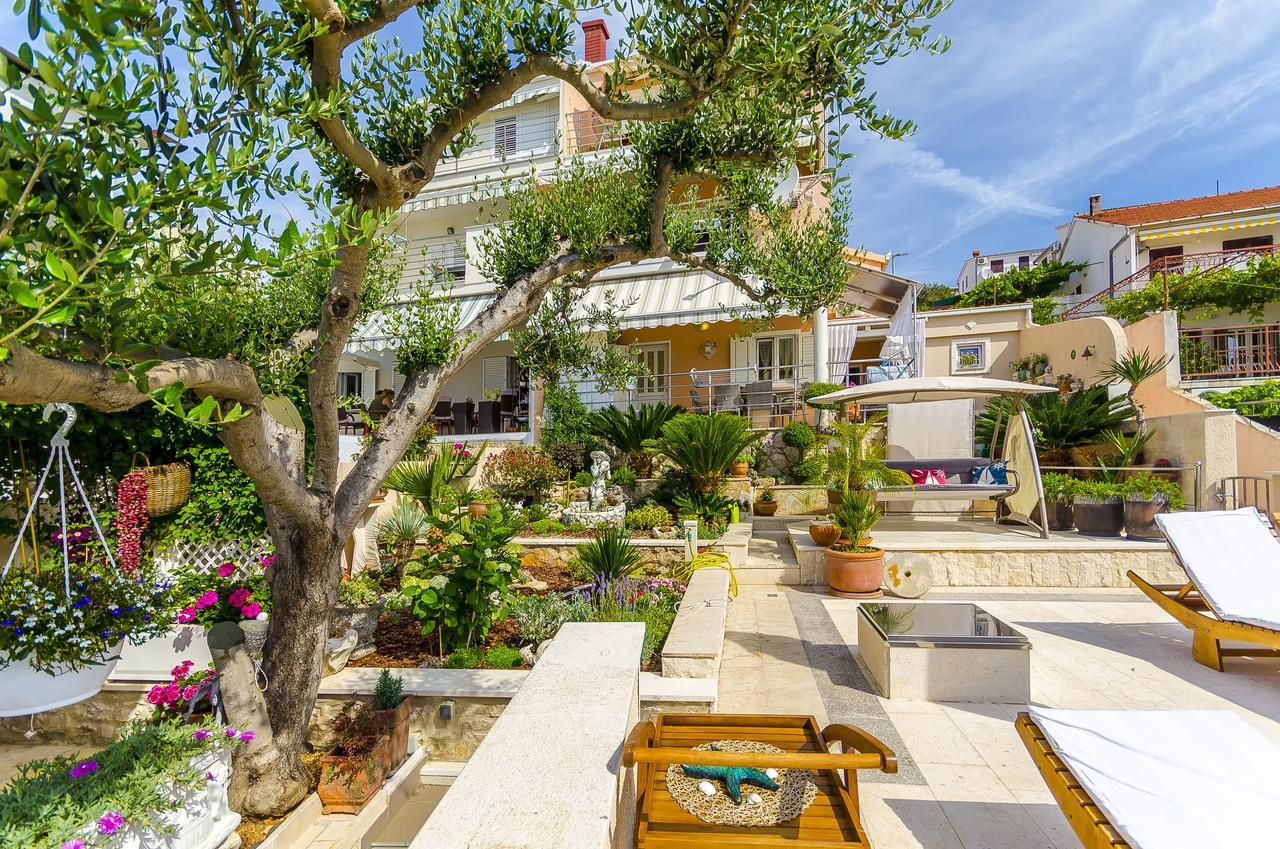 Apartments Nives Trogir Eksteriør bilde